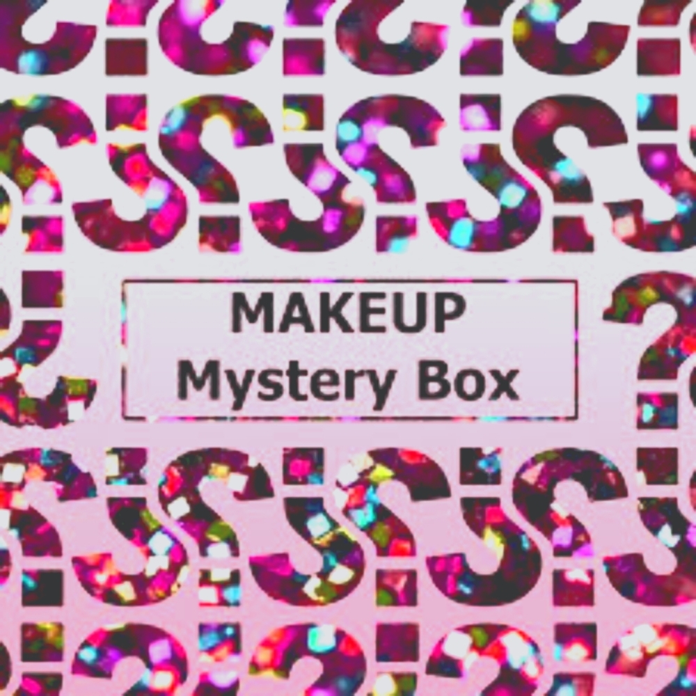 Makeup mystery box💄(( 12 pieces ))